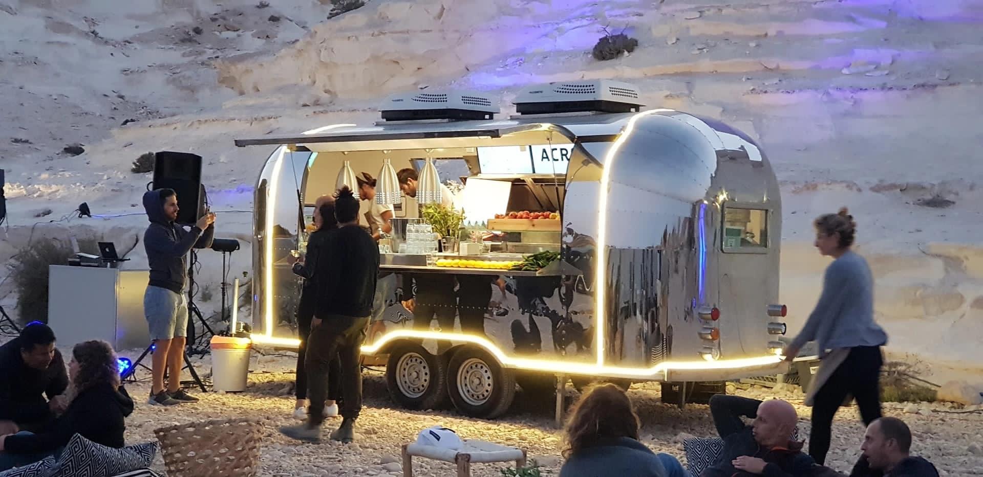 In profundis inviso Tres Stratum Solum structuram pro Food Trucks